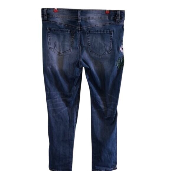 NWOT Women’s INC Embroidered Floral Jeans, Size 10P, Medium Wash - Picture 6 of 8